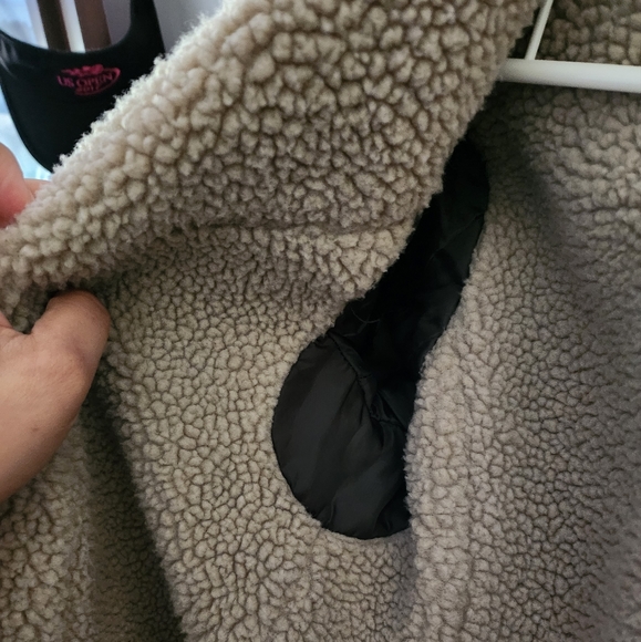 Levi's Women's Asymmetrical Sherpa Lined Faux Leather Jacket with Hood - EUC - Picture 8 of 9